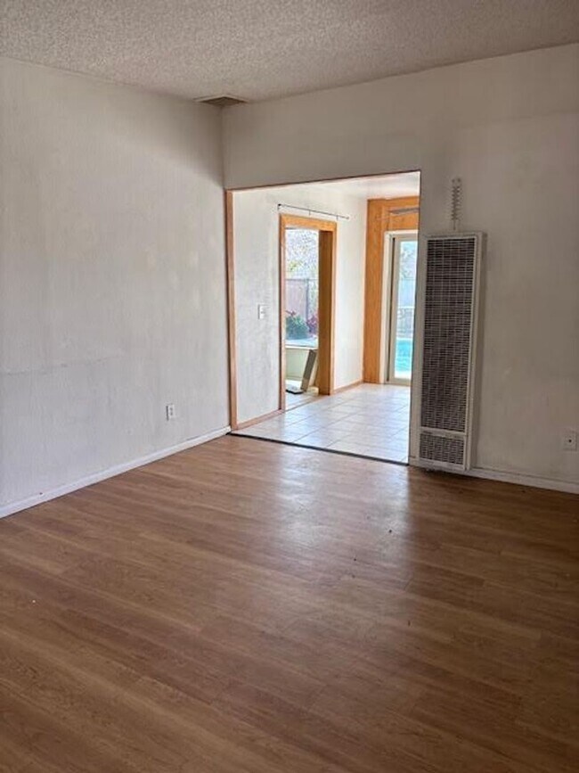 Building Photo - 3BD/2BA Single Family Home with POOL! –  $...