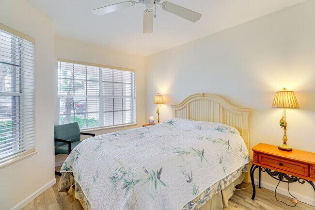 Building Photo - 5799 NE Island Cove Way