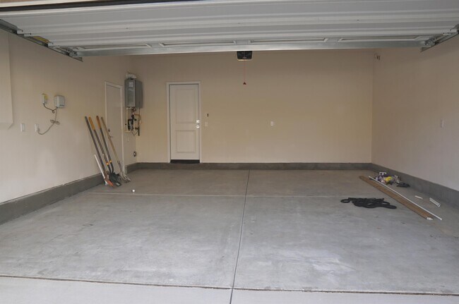 Building Photo - 73593 Travers St