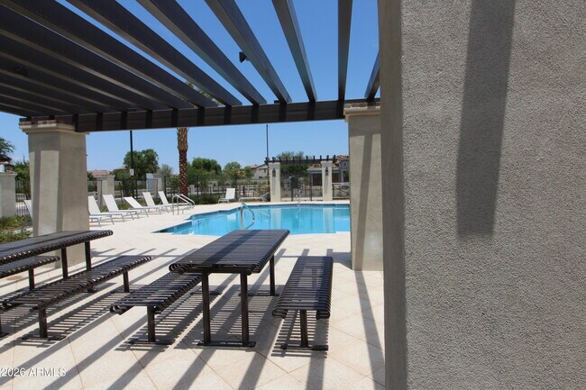 Building Photo - 3831 E Rainbow Dr