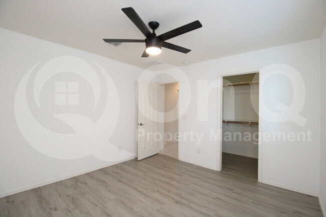 Building Photo - 1819 W Bonanza Dr