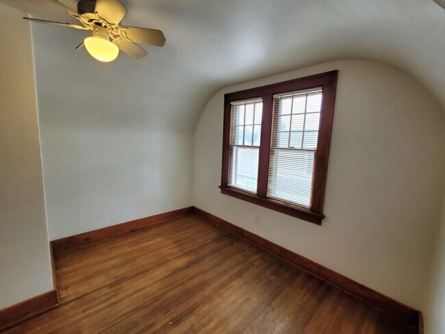 Building Photo - FOR RENT- Large Home with Fenced in Yard n...