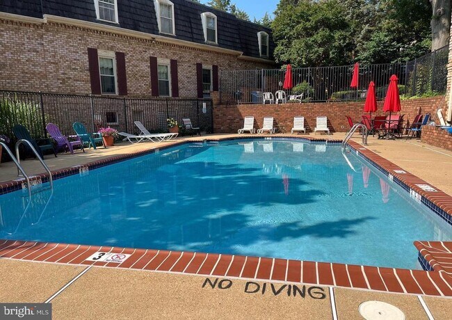 Building Photo - 3101 Patrick Henry Dr