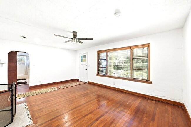 Building Photo - 1516 SW 24th St