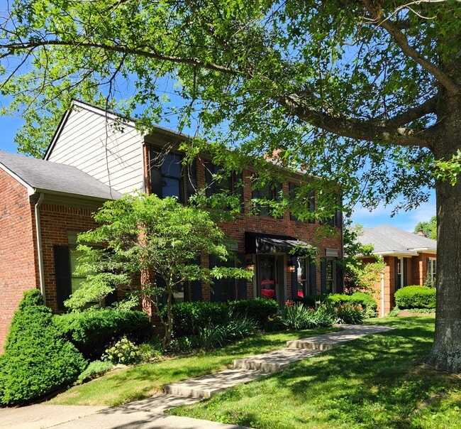 Building Photo - 841 Edgewood Dr