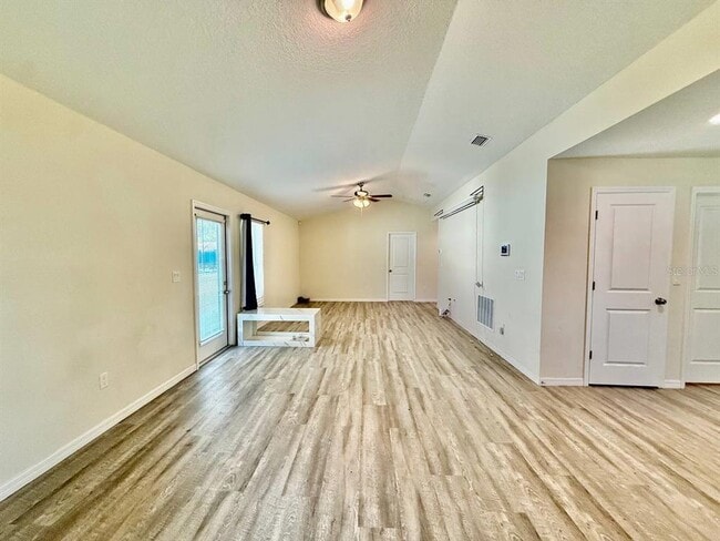 Building Photo - 2904 E Columbus Dr
