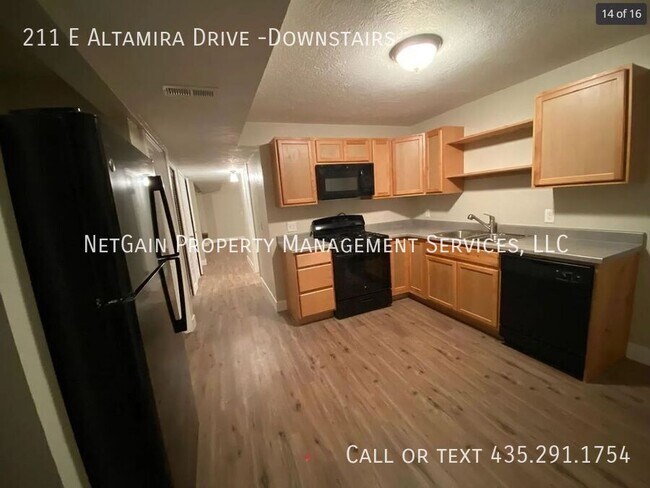 Building Photo - 211 E Altamira Dr