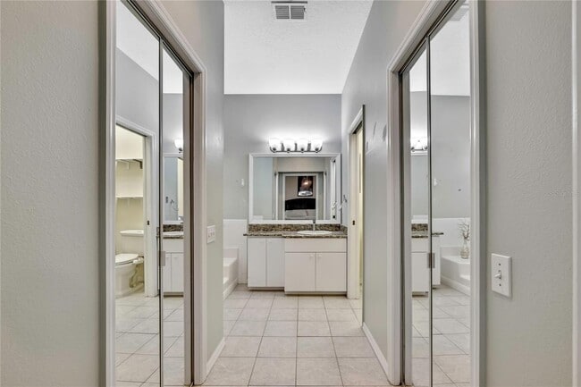 Building Photo - 4489 Golf Club Ln