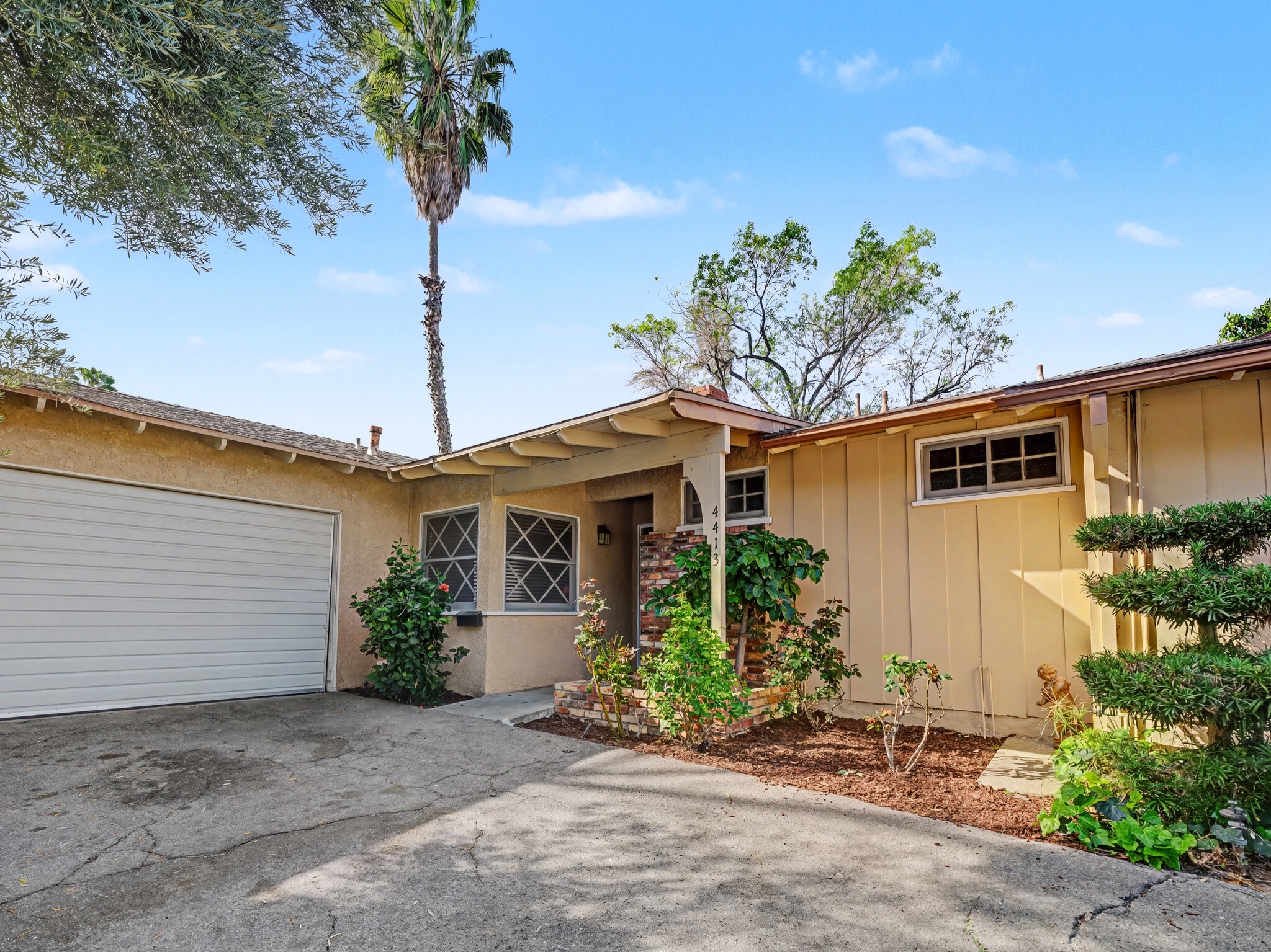 Building Photo - 4413 Canoga Dr