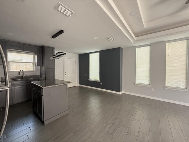 Building Photo - 1304 Petri Dr