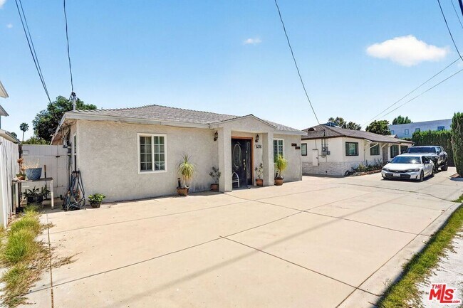 Building Photo - 6236 Lindley Ave