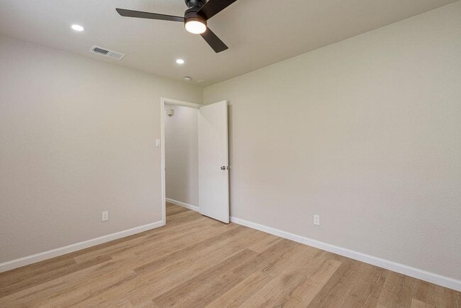 Building Photo - 1204 Spearson Ln