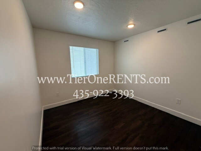 Building Photo - NO DEPOSIT option available for qualified renters with Obligo!