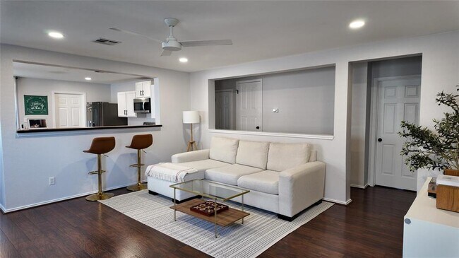 Building Photo - 102 Kendall Cove