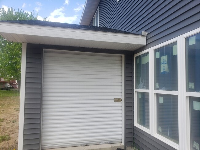 Building Photo - 1216 Salem Dr