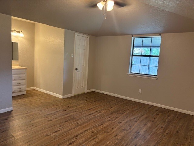 Building Photo - 2404 Hidden Hill Dr
