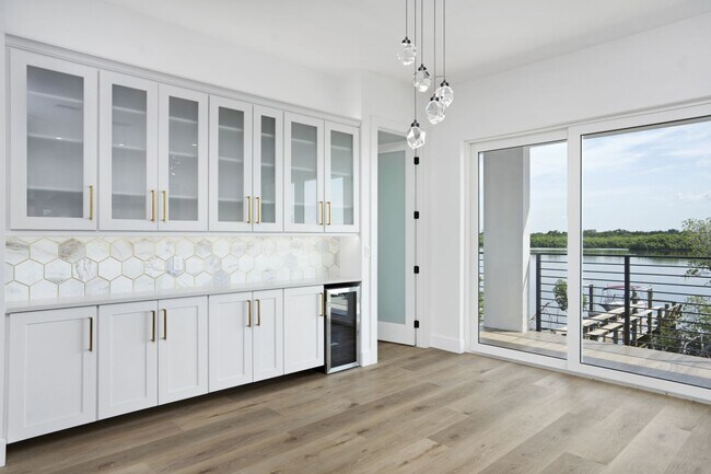 Building Photo - 5/3 Luxury Custom Home plus Boat dock, Pool and Stunning Views!!