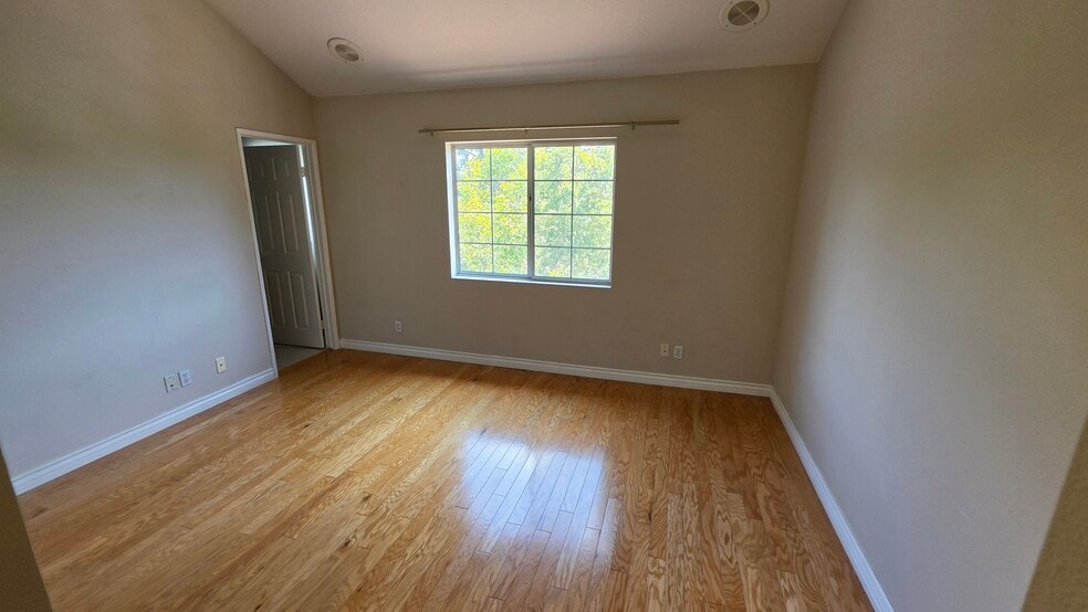 Secondary ensuite bedroom - 644 Warwick Ave
