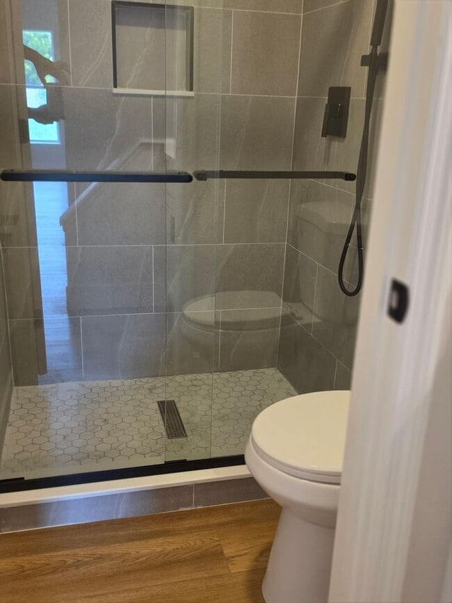 Building Photo - FOR RENT!!! SIMPLY STUNNING (REMODELED) 3 BEDROOM 2 BATH SINGLE FAMILY HOME...