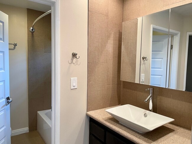 Building Photo - 2402 34th St