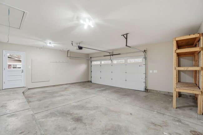 Building Photo - 2481 E Rahn Rd