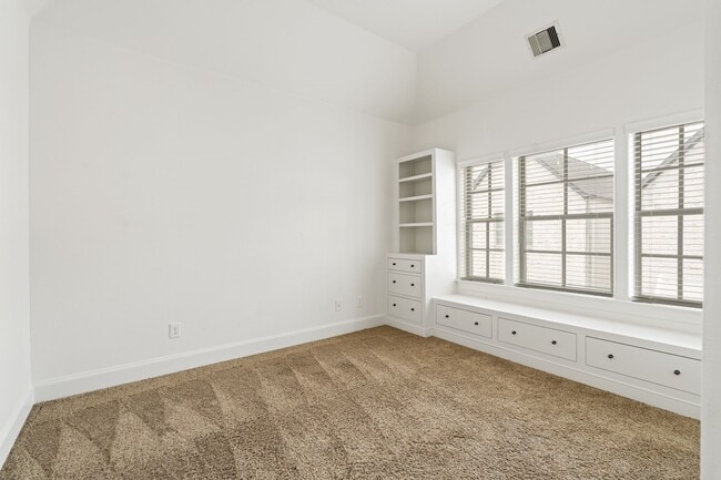 Building Photo - 4014 University Grove St