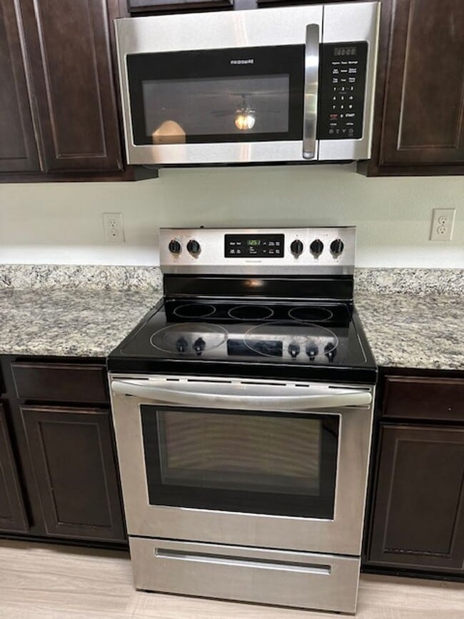 Building Photo - Beautiful 4/2/2 newer home for rent w/ community pool, playground, picnic area!