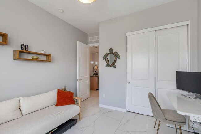 Building Photo - 7291 N Scottsdale Rd