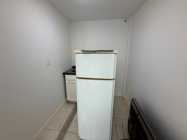 Building Photo - 5914 Cullen Blvd