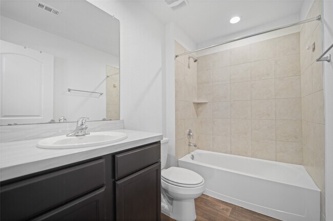 Building Photo - 14634 Cyn Pnes Ln