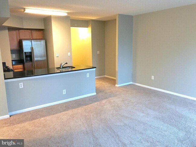 Building Photo - 7915 Eastern Ave NW