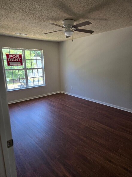 Building Photo - 11 Meadowood Glen Way