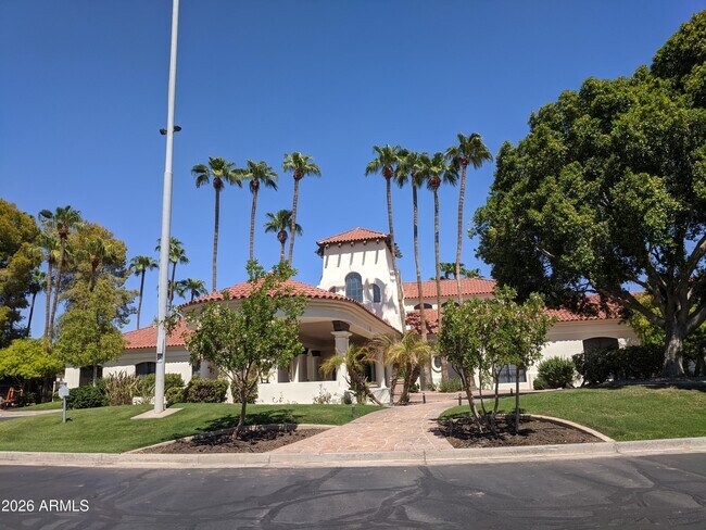 Building Photo - 1321 N Jamaica Way