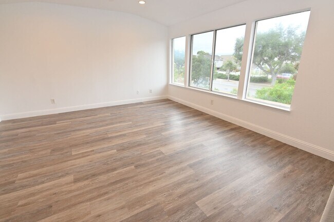 Building Photo - Stunning 5-Bedroom 3 bath 2 story Home in Prime North San Jose Location.