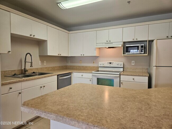 Building Photo - 3591 Kernan Blvd S