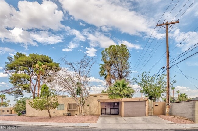 Primary Photo - 39 N Moonlight Dr