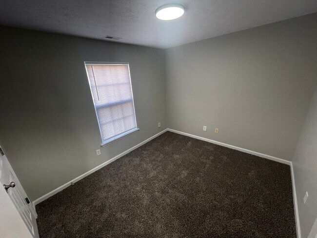 Building Photo - SUBLEASE - Three Bedroom Single Family Home with Fenced Backyard