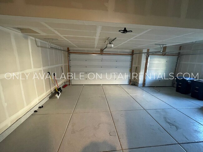 Building Photo - 802 E 1400 S