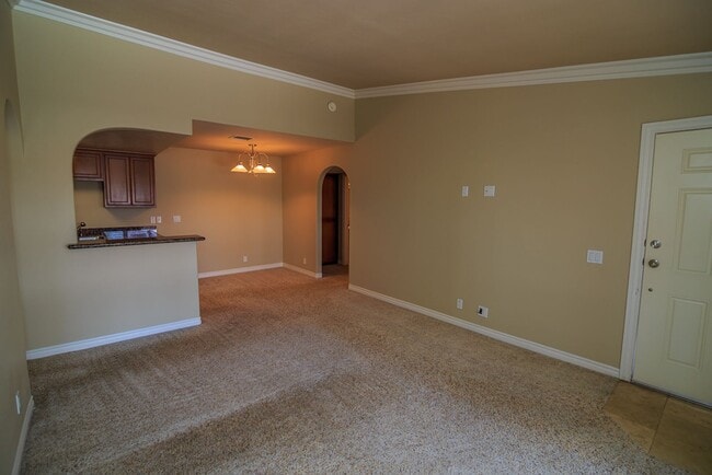 Building Photo - Awesome condo in gated community