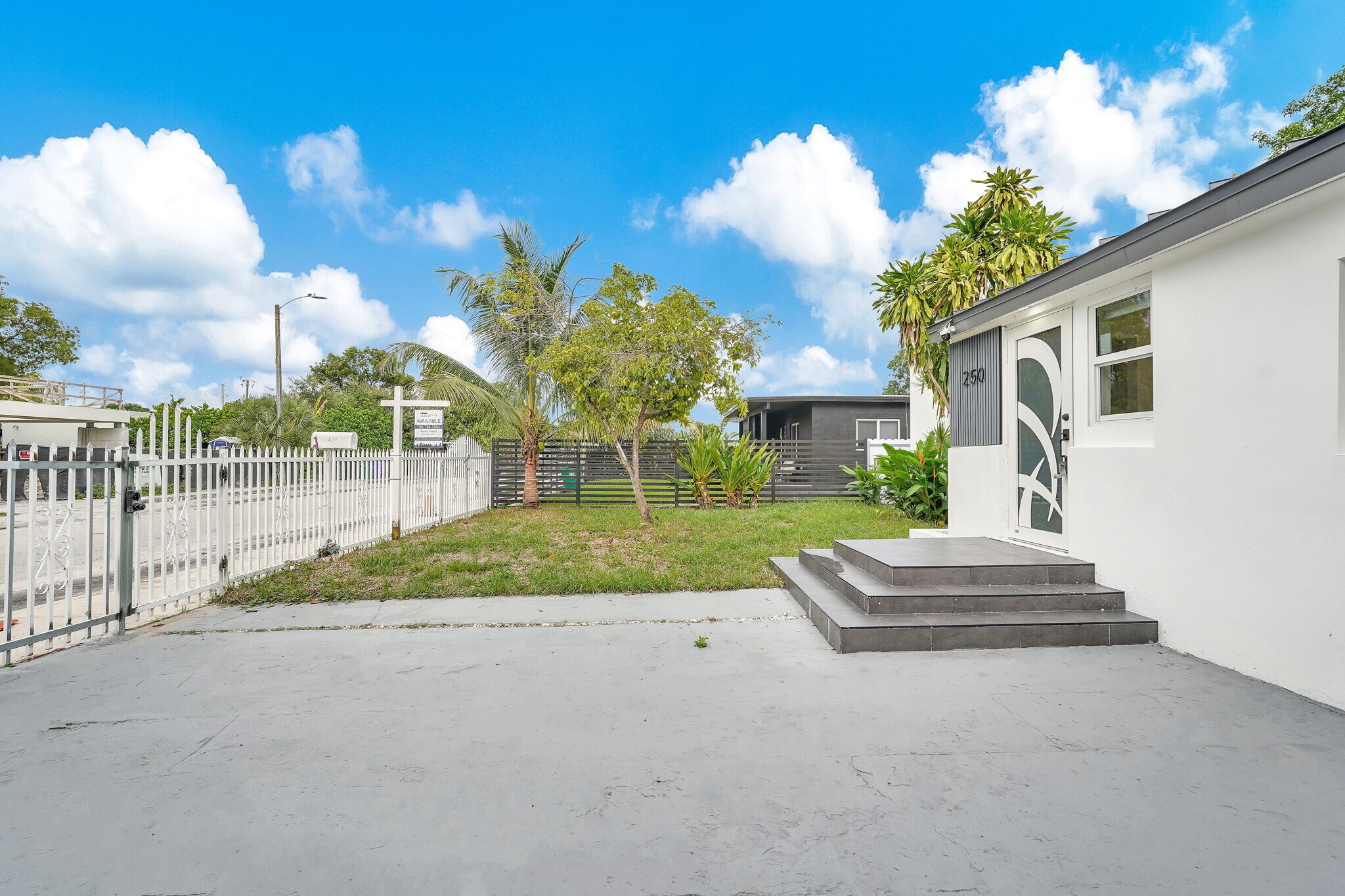 Building Photo - 250 NW 45th St