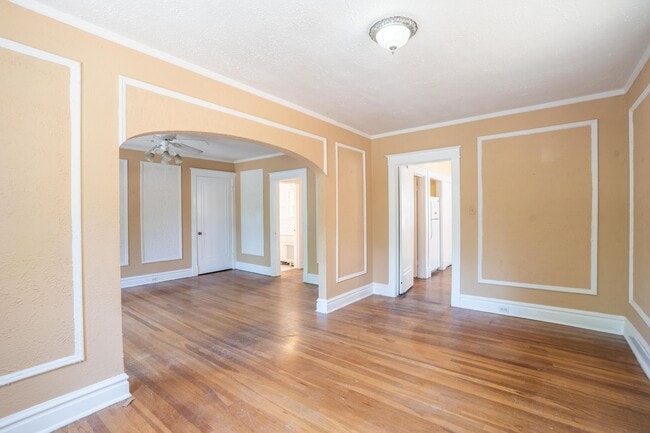 Building Photo - 1115 Edward Terrace