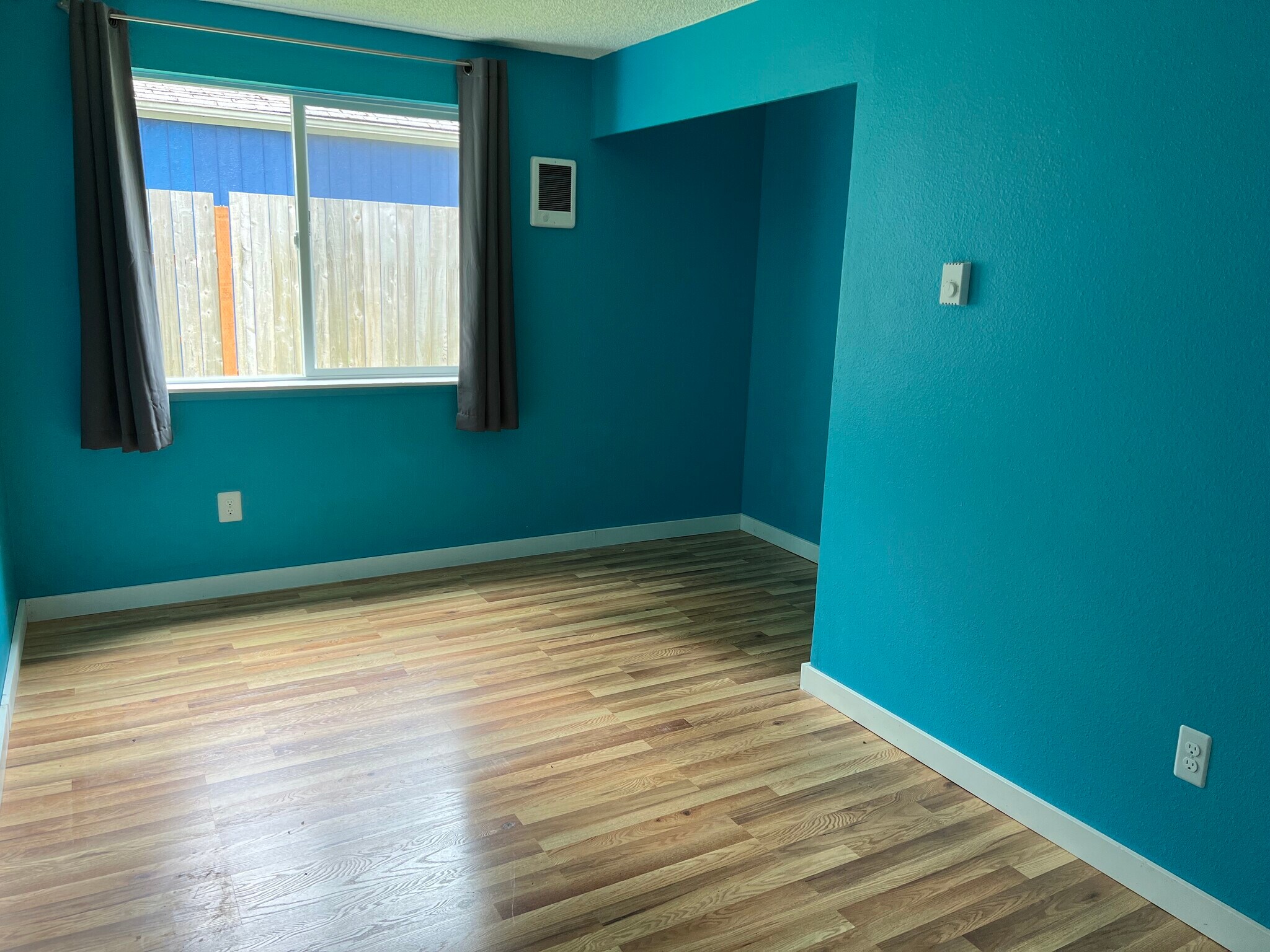 Teal bedroom - 1618 Groves Ave NW