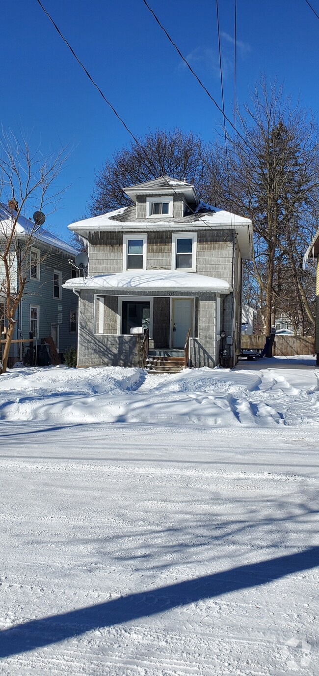 Building Photo - 532 Lathrop St