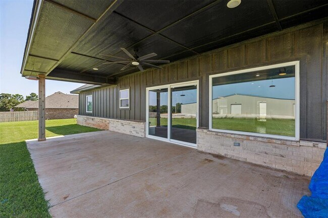 Building Photo - 4930 Meadow Dr