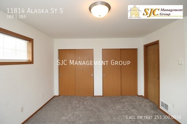 Building Photo - 11814 Alaska St S