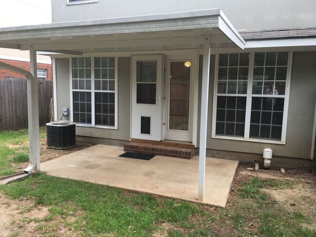 Building Photo - Dunwoody Townhomes