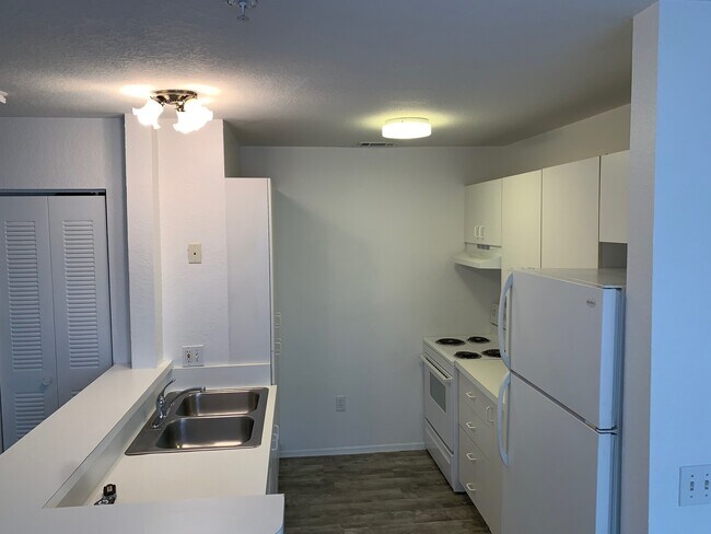 Building Photo - Central Park II Condos -  Downtown Sarasot...