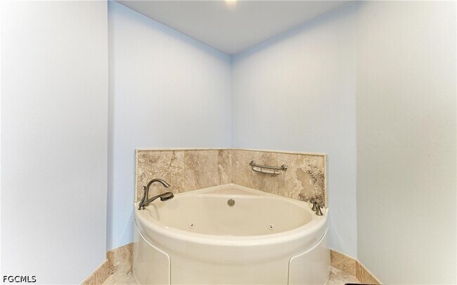 Building Photo - 14813 Laguna Dr