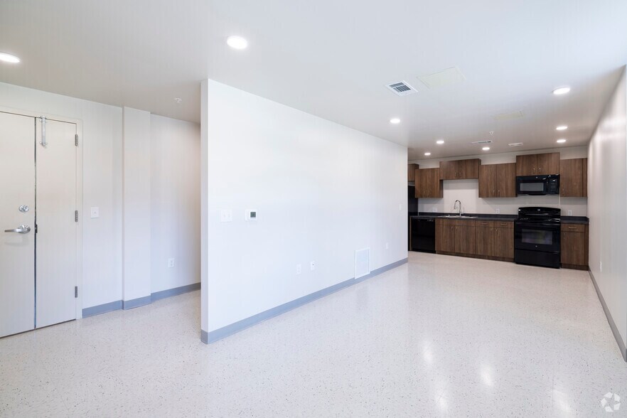 1BR, 1BA - 703SF - Living Room - Landmark 301