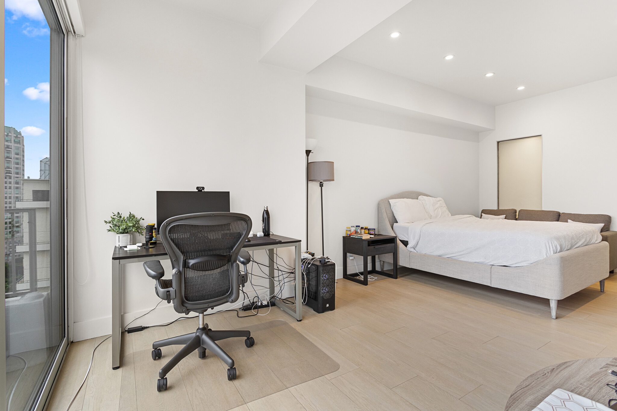 Building Photo - 10501 Wilshire Blvd